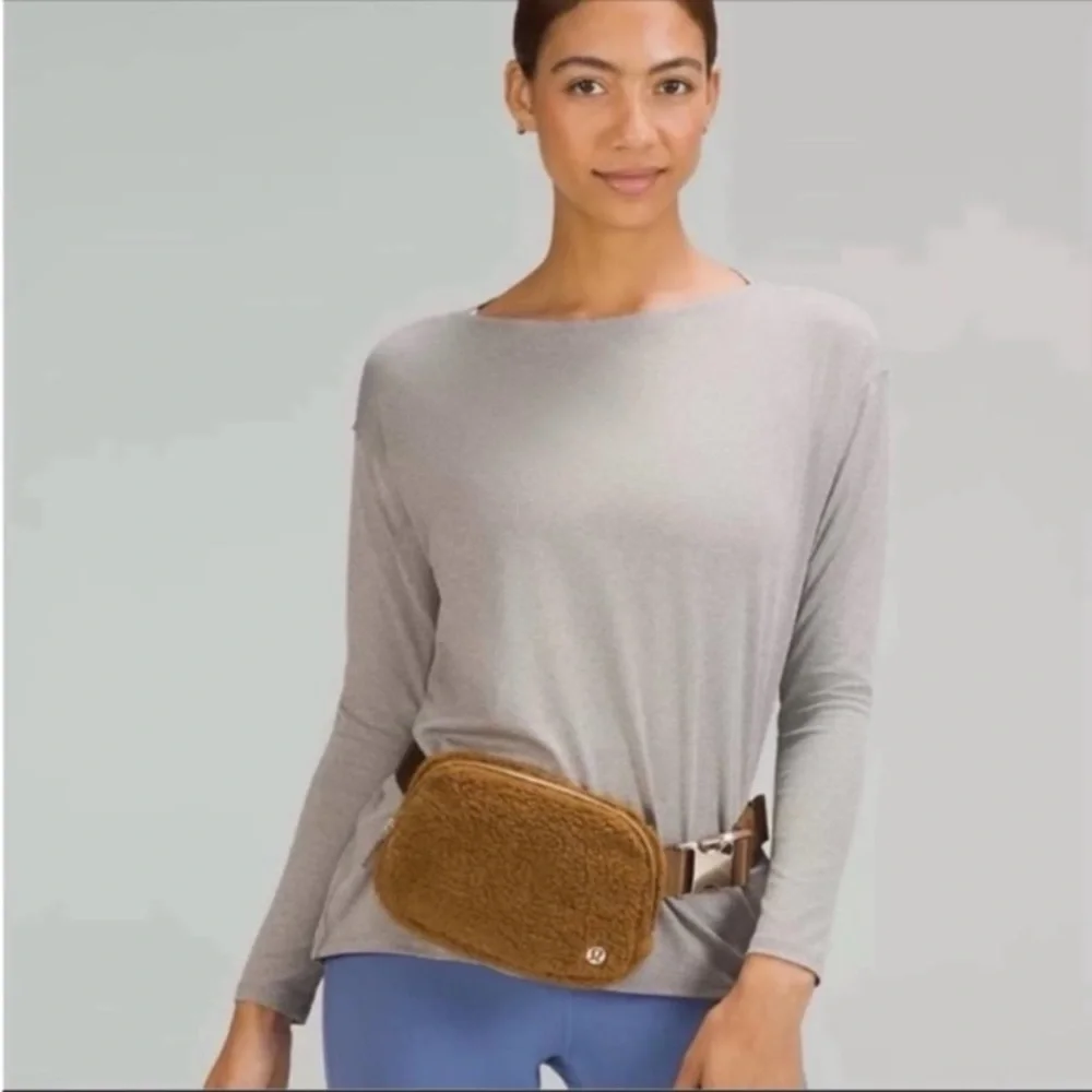 NWT Lululemon Everywhere Belt Bag,
Fleece - Picture 2 of 8
